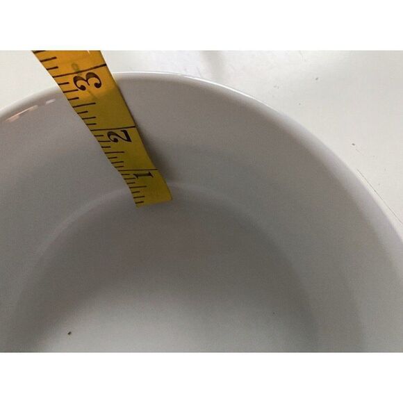 Hello Kitty Christmas Pressure Lid Ceramic Food Storage Bowl Container Large NEW - Picture 10 of 11